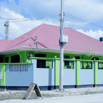 L &j modern backpackers BnB Отели рядом с достопримечательностью «Dar Es Salaam War Cemetery»