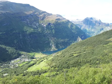Lunheim in Geiranger Отели в г. Гейрангер