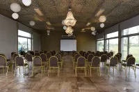 Howard Johnson Resort & Convention Center Ezeiza - พร้อมWifi