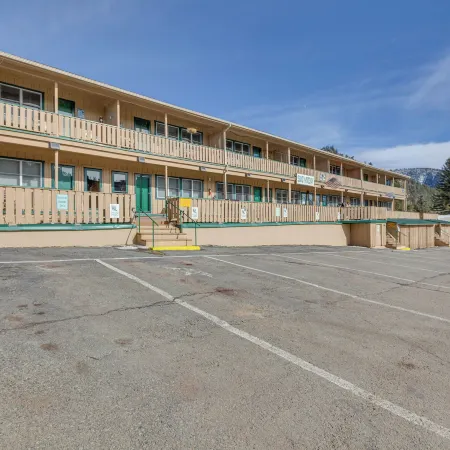 Walkable Location! Mtn-View Condo in Red River
