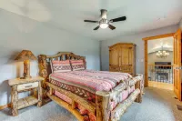 2 Mi to Downtown: Home w/ Hot Tub in Estes Park! - Kitchens
