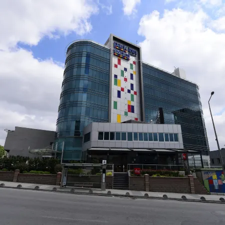Park Inn by Radisson Istanbul Ataturk Airport Отели рядом с достопримечательностью «Багджылар»