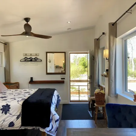 The Snuggy -NEW! Ocean views -Private - Eco-Lux - King Bed - Adults Only!