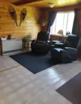 Cozy, Clean 2-Bedroom Cabin on Moose River