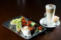 Rose and Crown Hotel - breakfast