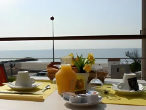 Le Grand Large Bord de Mer Hotel & Appartements