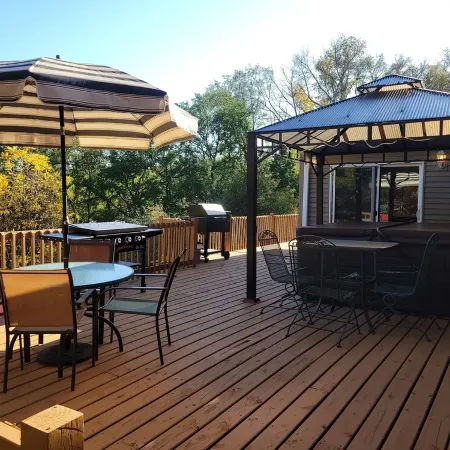 Lewis & Clark Trail Hideaway, SD side /  2 min to the lake / 10 min to Yankton.