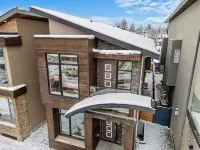 Luxury Cityscape Retreat w/ Hot Tub Hotels in Southwest Calgary