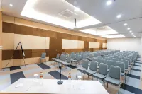 Zoom Dharmahusada Hotel Hotels in Gubeng