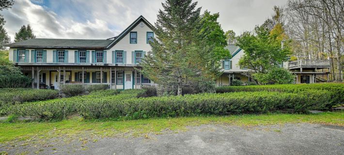 Lanesville Home w/ Pool Table, Bar & Deck! Hotels in Hunter