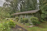Peaceful Pisgah Forest Cottage w/ Fire Pit! - Wifi
