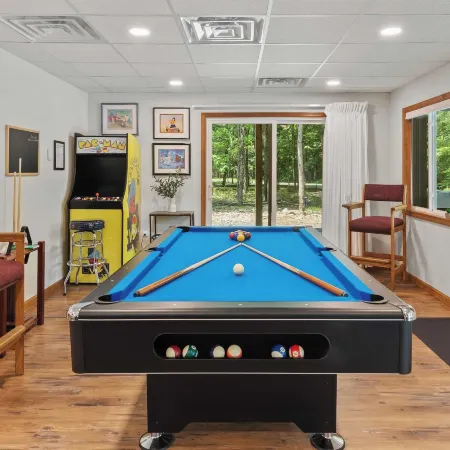 Maple Oasis by Avantstay Newly Built w/ Hot Tub, Game Room & Fire Pit