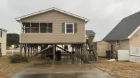 Charming 3-bedroom Cottage, 2 block Walk to the  Beach