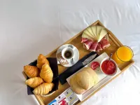 カタリナ スイーツ ホテル エル・ミゲレト周辺のホテル