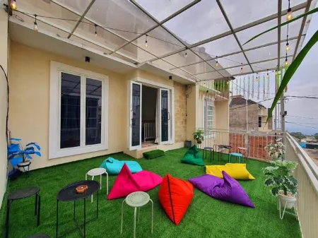 Mahira Villa E12 DCordoba Batu Отели рядом с достопримечательностью «Batu Secret Zoo»