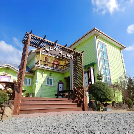 Cheolwon Northelgia Pension Отели рядом с достопримечательностью «Общественный стадион в Чхорвоне»