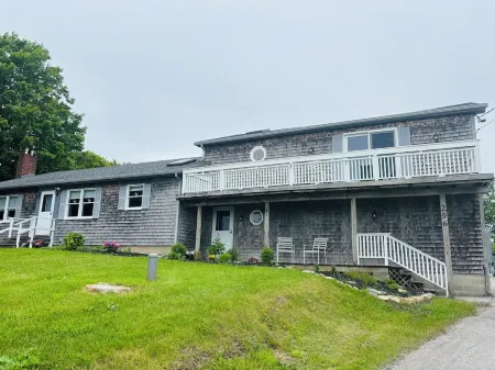 RIVER HOUSE. Cozy Maine home.  River view.  Minutes from ocean, lighthouses.