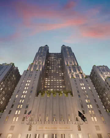 Waldorf Astoria New York Отели рядом с достопримечательностью «Chatham Square»