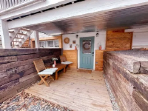 Cozy King Apt Suite w/ Fire Pit & Mountain Views