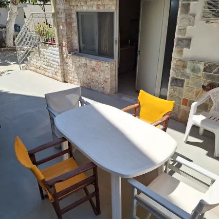 Garden Apartment (Electric Car Charging Station)