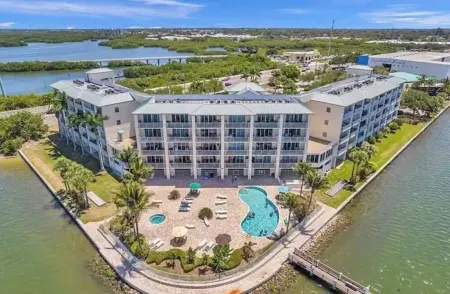 Waterfront quiet condo w Pool by Madeira Beach