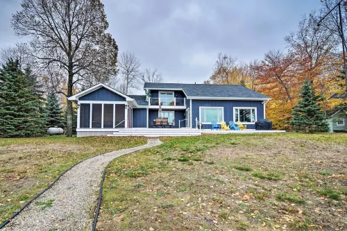 Fire Pit, Smart TV Waterfront Charlevoix Home - Parking