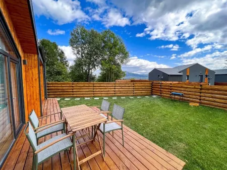 Moon Village Comarnic Отели в г. Шербеняса