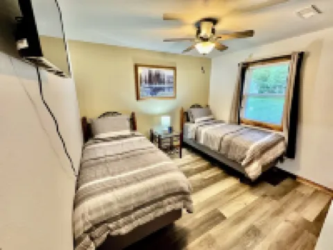 Drew’s Delight - Relax in Comfort!  Modern, Fully Remodeled, No Stairs! 賴特縣酒店