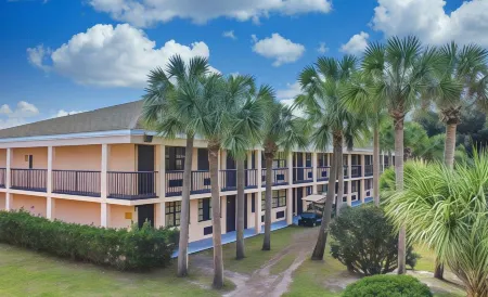 APM Inn & Suites - Jacksonville