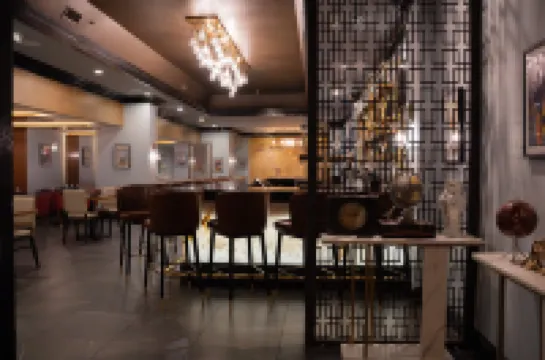 The Roslyn, Tapestry Collection by Hilton