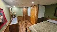 Mountain View Retreat/2Br Log Home Apt w/Private Dining Deck & BBQ/Massage