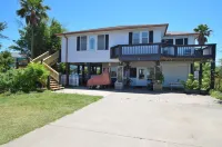 Tiny Bubbles -Hot Tub-Screened Game Room-Spacious Decks-EV Charger