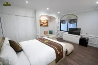 VP Hotel Luxury Hotel in zona University of Transport Technology