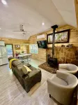 Outdoor Tub and Modern Farmhouse Ambiance - Charming Serene Hotels in Glendale