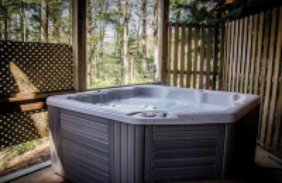 3 bedroom cabin w/hot tub