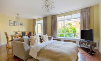 Elegant & Airy 2BR near Regents Park