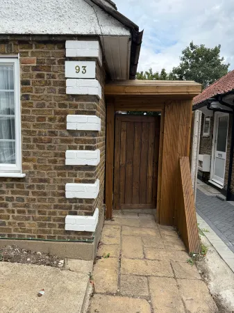 Serene Uxbridge Retreat with Central Heating Free Parking Отели в г. Аксбридж