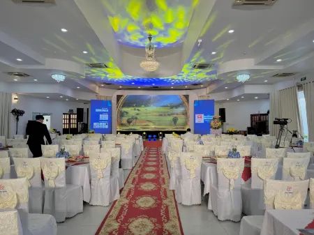 Hoa Binh 1 Hotel Отели в г. Phuong Dong Xuyen