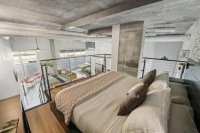 Stylish Loft / Deep Ellum / Downtown Dallas Hotels in Deep Ellum