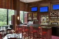 DoubleTree by Hilton Charlottesville - bar