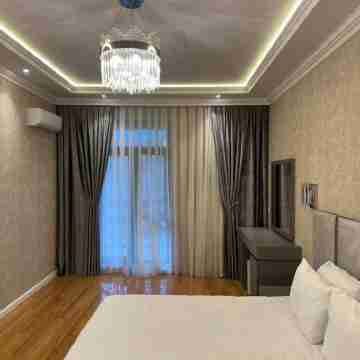 Deluxe Premium ApartmentCozy 2-bedroom apartment with WiFi, AC in charming Baki Rooms