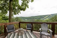 Hot Tub and Breathtaking Ski Slope Views - Spectacular Tree-Top Retreat