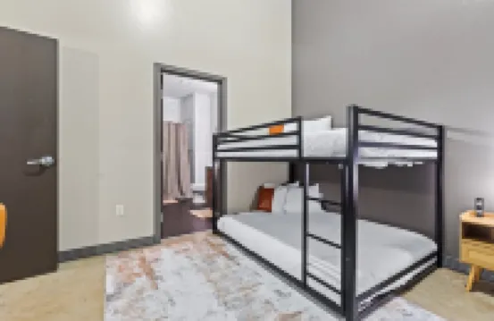 Heart of Downtown Dallas: 2BR/2BR