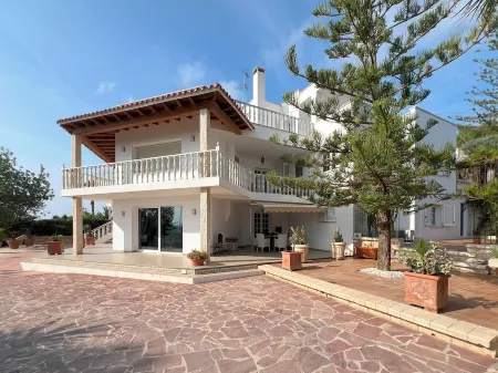 VILLA IN THE BEST LOCATION + SWIMMING POOL + CONCIERGE Отели в г. Сан-Хосе