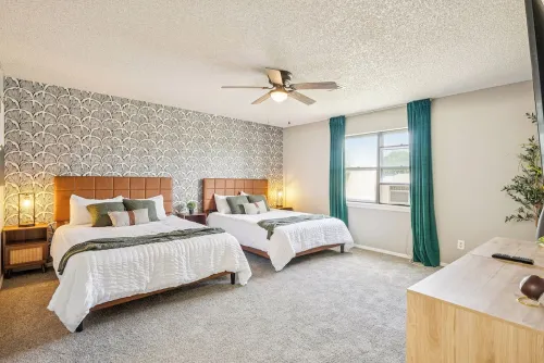 The Full House— Beds~Near Rose District~Shuffleboard~Poker Room~Game Room