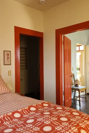 Charming centrally-located 3-bedroom cottage on the coast with Albion river view Отели рядом с достопримечательностью «Наварро Пойнт Презерв энд Синик Трейл»