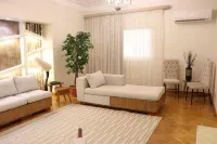 Luxury 3BR at heart of Mohandeseen, near Zamalek Hotels in Gazirat Mit Oqbah