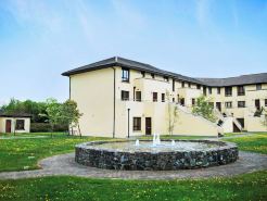 Family Friendly Mullingar Self Catering Apartment on Park Hotel Grounds