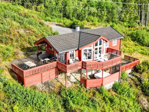 Elistova Hotels in Tysnes