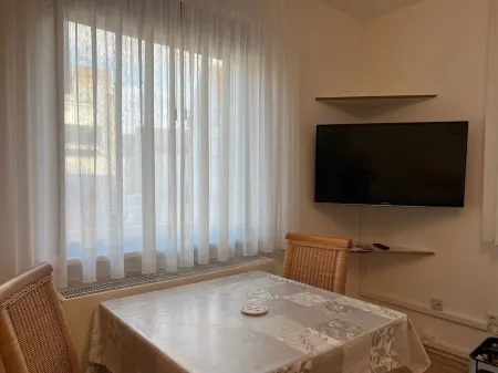 Helles Appartement 4 x Fenster Süd -ostlage